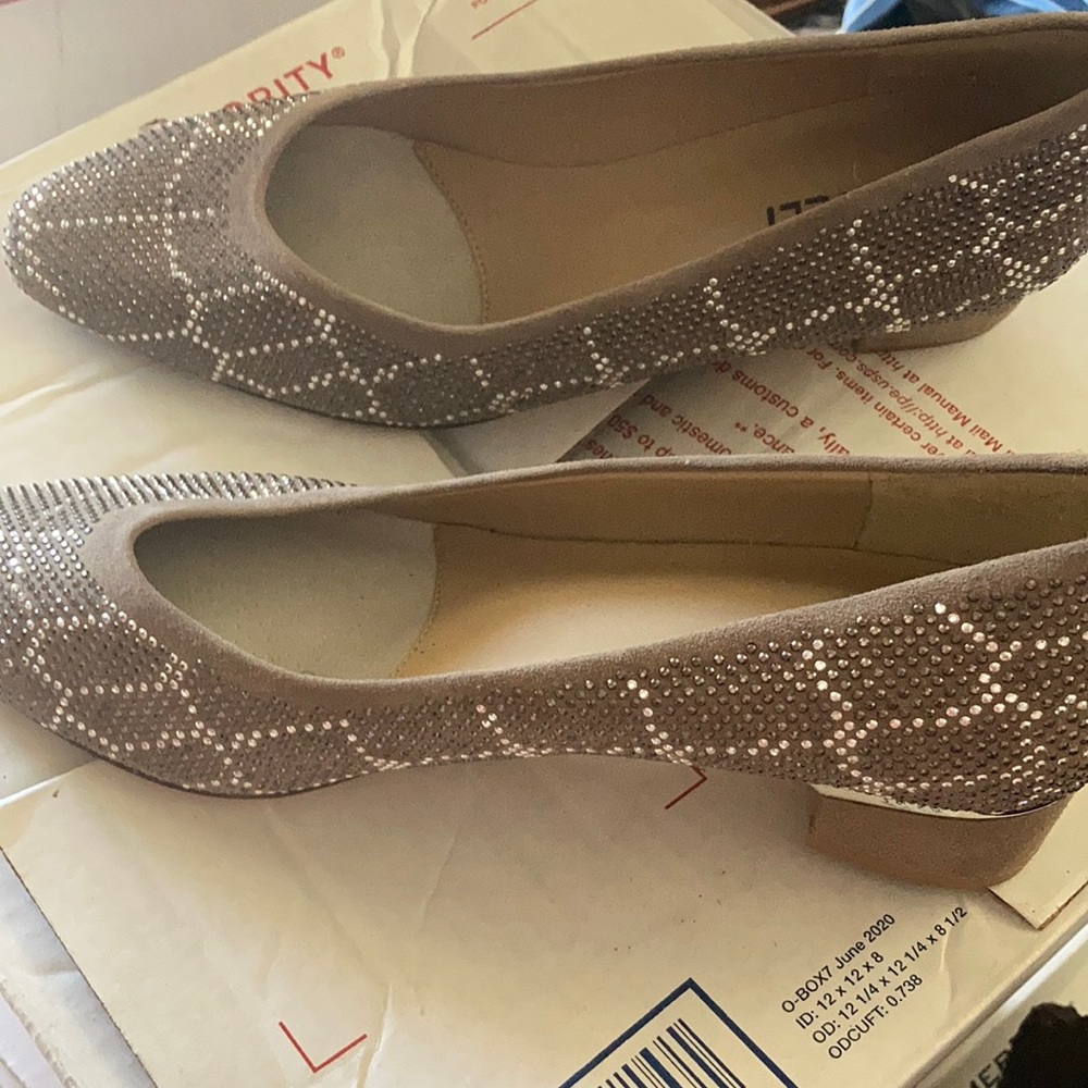 Ladies vaneli shoes 8n